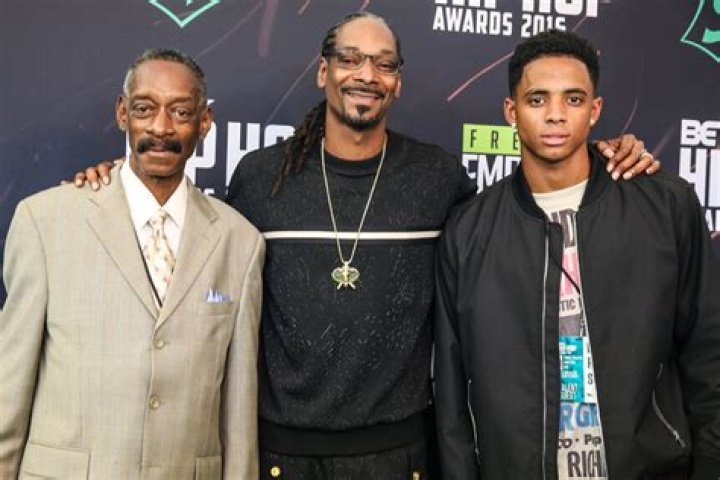 Unveiling The Life Of Julian Snoop Dogg: A Glimpse Into The Icon's Legacy